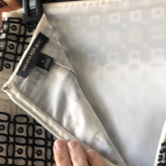 Banana Republic black and ivory eyelet skirt - Picture 3 of 4